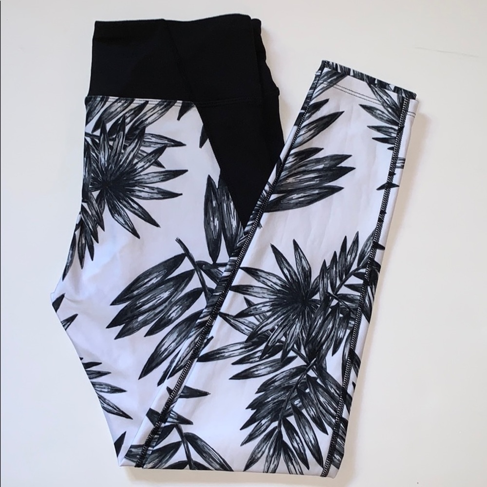Betsey Johnson Black White Leggings Size Small